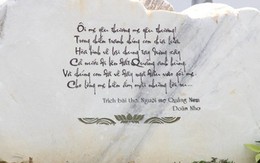 Khắc thơ sai chính tả trên tượng đài mẹ VN anh hùng
