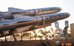 Tên lửa BrahMos "biết tự quay về" hay chiêu lách luật của Ấn Độ?