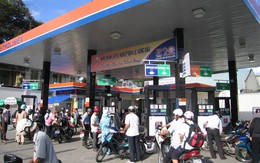 Dầu thô “lao dốc”, giá xăng trong nước sẽ có cơ hội giảm?