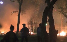 Cháy ngùn ngụt trong công viên Thống Nhất