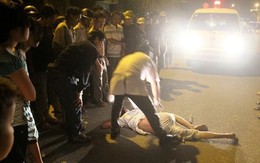 Đổ xăng đốt phòng trọ rồi đâm chết người vô tội