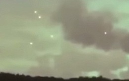 Nghi án hàng loạt UFO cùng "nhảy múa" trên bầu trời Hawaii