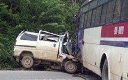 Tai nạn kinh hoàng, 2 người văng xuống đường, chết thảm