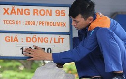 Giá xăng dầu vẫn tăng vọt dù giá nhập giảm tới... 40%