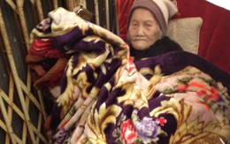 Hà Nội: Cụ bà 95 tuổi bị bê ra đường, nằm thâu đêm trong mưa rét