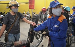 Không giảm giá xăng, người tiêu dùng lại chịu thiệt