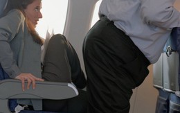 Khách kiện hãng hàng không vì bị xếp chỗ gần... người béo