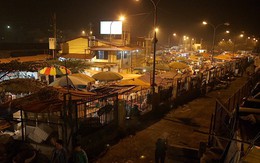 Tiểu thương chợ Long Biên "sốt vó" trước nguy cơ mất tiền tỷ