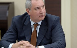 Phó Thủ tướng Nga trổ tài thiện xạ, bắn súng 2 tay