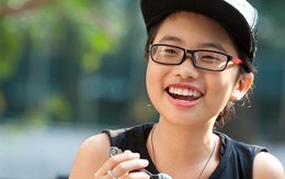 Phương Mỹ Chi cười tít mắt khi được bố Quang Lê đưa đi chơi