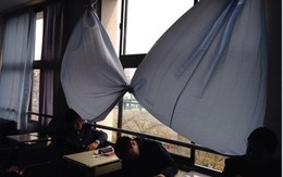 Rèm cửa sổ có 1-0-2 tại một ngôi trường toàn nam sinh ở Nhật