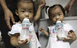 Trung Quốc dính bê bối vụ sữa dê có tạp chất gây hại cho trẻ