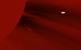 Nóng: NASA phát hiện vật thể lạ bay gần Mặt Trời