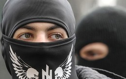 Tây Ukraine hỗn loạn, Cực hữu gọi chính phủ Kiev là "lũ phản bội"