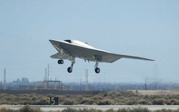 Mỹ lần đầu tiên tiếp liệu trên không cho máy bay "Ma biển" X-47B