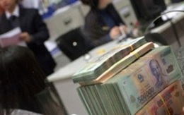 Tiền vẫn vào mạnh trong tháng ngân hàng “đen đủi”