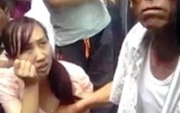 Trung Quốc: Dư luận bức xúc cảnh người đàn ông xem bói bằng cách sờ ngực phụ nữ