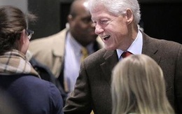 Hơn 45.000 người ký đơn đòi bắt ông Bill Clinton