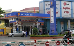 Thôi việc nhân viên cây xăng “chửi tục tĩu" khách hàng