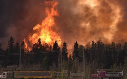 Cháy rừng dữ dội tại Canada, sơ tán cả thành phố