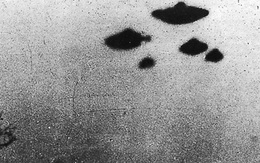 CIA vừa tiết lộ những bức ảnh về UFO từng xuất hiện trong quá khứ