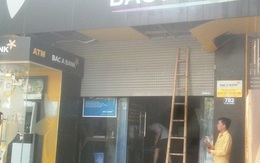 Cửa cuốn kẹp chết một bảo vệ ngân hàng