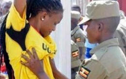 Cảnh sát Uganda sờ soạng phụ nữ giữa thanh thiên bạch nhật