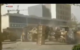 Trung Quốc: 6 xe ủi hỗn chiến kịch liệt giữa phố