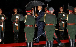 24h qua ảnh: Tổng thống Mỹ đội mưa tới dự hội nghị ASEAN