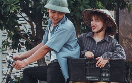 Bộ ảnh tình yêu thời bao cấp của đôi bạn thân gây tranh cãi