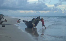 Vây lưới bắt tôm trên biển, 3 ngư dân bị sóng lớn cuốn mất tích