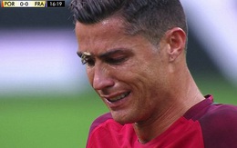 Bị Payet "triệt hạ", Ronaldo rời sân trong đau đớn