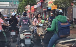Hành động phá nát giao thông Việt Nam: Nhiều người biết nhưng vẫn "tặc lưỡi" cho qua