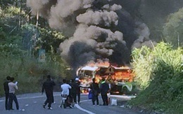Xe ôtô bốc cháy sau va chạm, một người Hàn Quốc thiệt mạng
