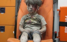 Tác giả ảnh "em bé Syria" ủng hộ nhóm nổi dậy cắt cổ trẻ em