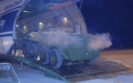 Loạt ảnh siêu cơ An-124 "nhả" xe bọc thép khủng BTR-70M