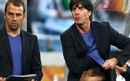 Giáo sư tâm lý giải thích về hành động kỳ quặc của "thánh ngửi" Joachim Low