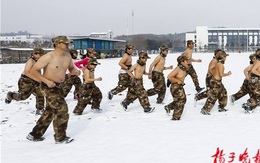Trung Quốc: "Bố hổ" bắt con cởi trần thể dục giữa trời băng tuyết