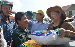Báo Trí Thức Trẻ trao quà hỗ trợ người dân vùng lũ Quảng Bình