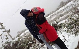 Những cặp đôi tình tứ, hôn nhau giữa cảnh tuyết Sa Pa