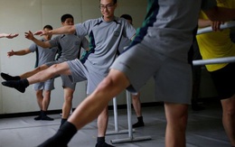 Để xả stress, binh lính Hàn Quốc rủ nhau đi múa ballet
