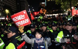 Hàng nghìn cảnh sát trấn áp biểu tình đòi bà Park Geun Hye từ chức