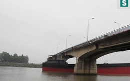 Xe máy và người đi bộ được lưu thông qua cầu An Thái
