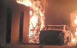 Hy hữu: Tẩm xăng đốt chuột không may thiêu rụi cả gia sản