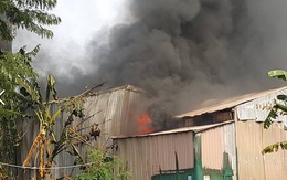 Xưởng ô tô cháy ngùn ngụt sau tiếng nổ lớn
