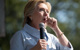 Donald Trump mong bà Clinton sớm hồi phục sức khỏe