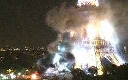 Tháp Eiffel "bốc khói" ngay sau vụ thảm sát đám đông ở Nice