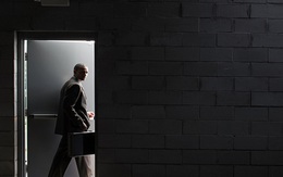 Nếu không muốn tự hủy hoại cuộc sống, nhân viên ngân hàng chỉ nên làm tới năm 30 tuổi rồi chuyển việc