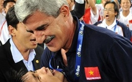 HLV Calisto góp mặt trong trận play-off giữa Long An và Viettel