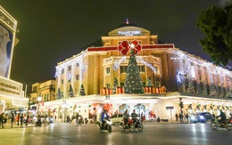 Chùm ảnh: Không khí Giáng Sinh đã ngập tràn khắp các ngõ phố Hà Nội